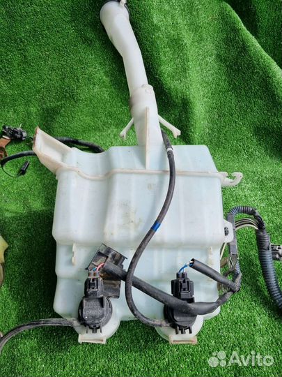 Бачок стеклоомывателя Toyota Wish