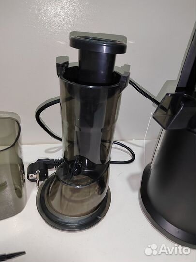 Шнековая соковыжималка Kitfort KT-1128