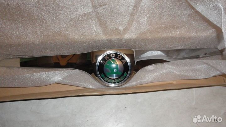 Молдинг капота Skoda Fabia 2 5J 2007-2010