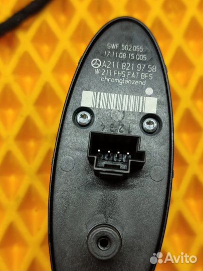 Кнопка стеклоподъемника передняя Mercedes Cls W219