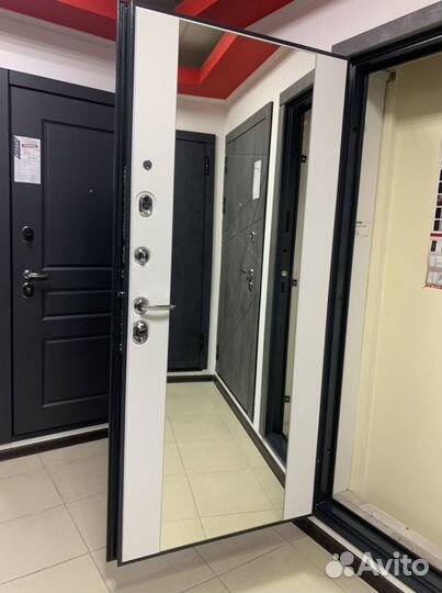 Дверь премиум с зеркалом