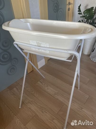Ванночка для купания с подставкой