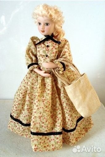 Кукла фарфоровая
