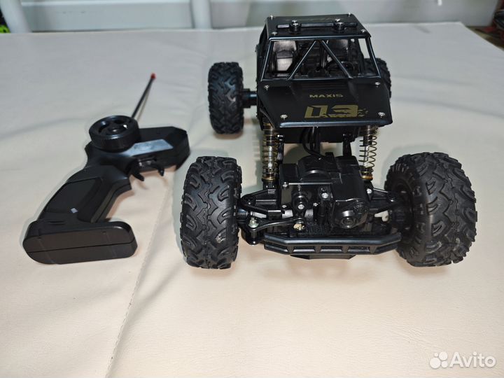 Машинка на радиоуправлении полноприводная 1/16