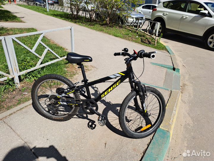 Велосипед алюминиевая рама, колеса 20 диаметр