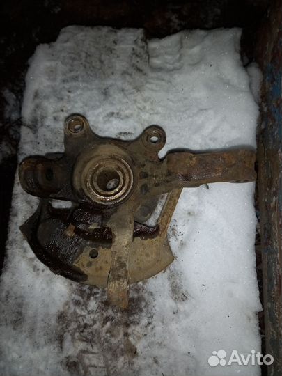 Поворотный кулак со ступицей на nissan almera