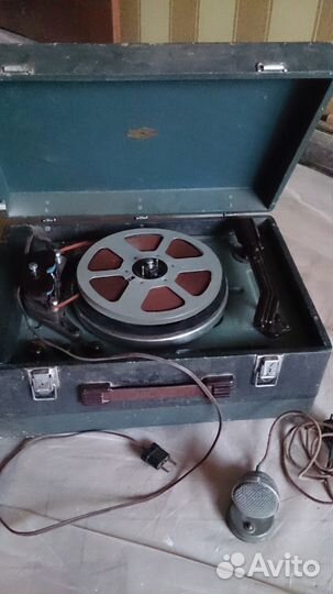 Магнитофон-электрофон.