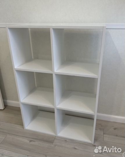 Детская кроватка и стеллаж