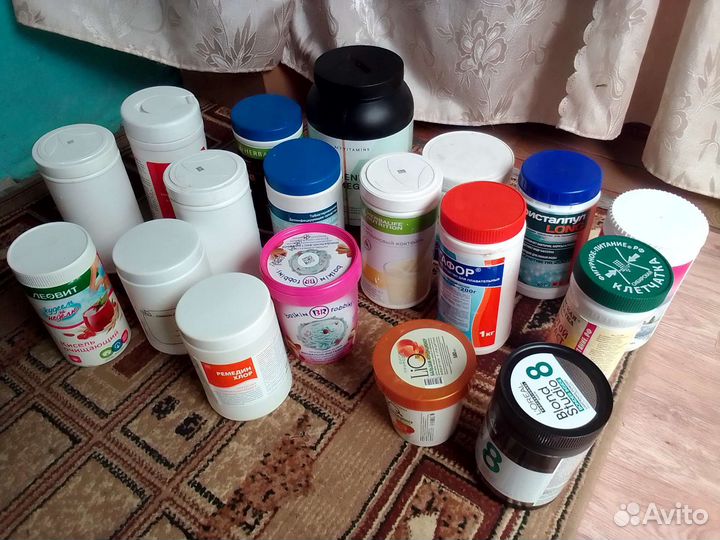 Пустые баночки пластик,пакетом