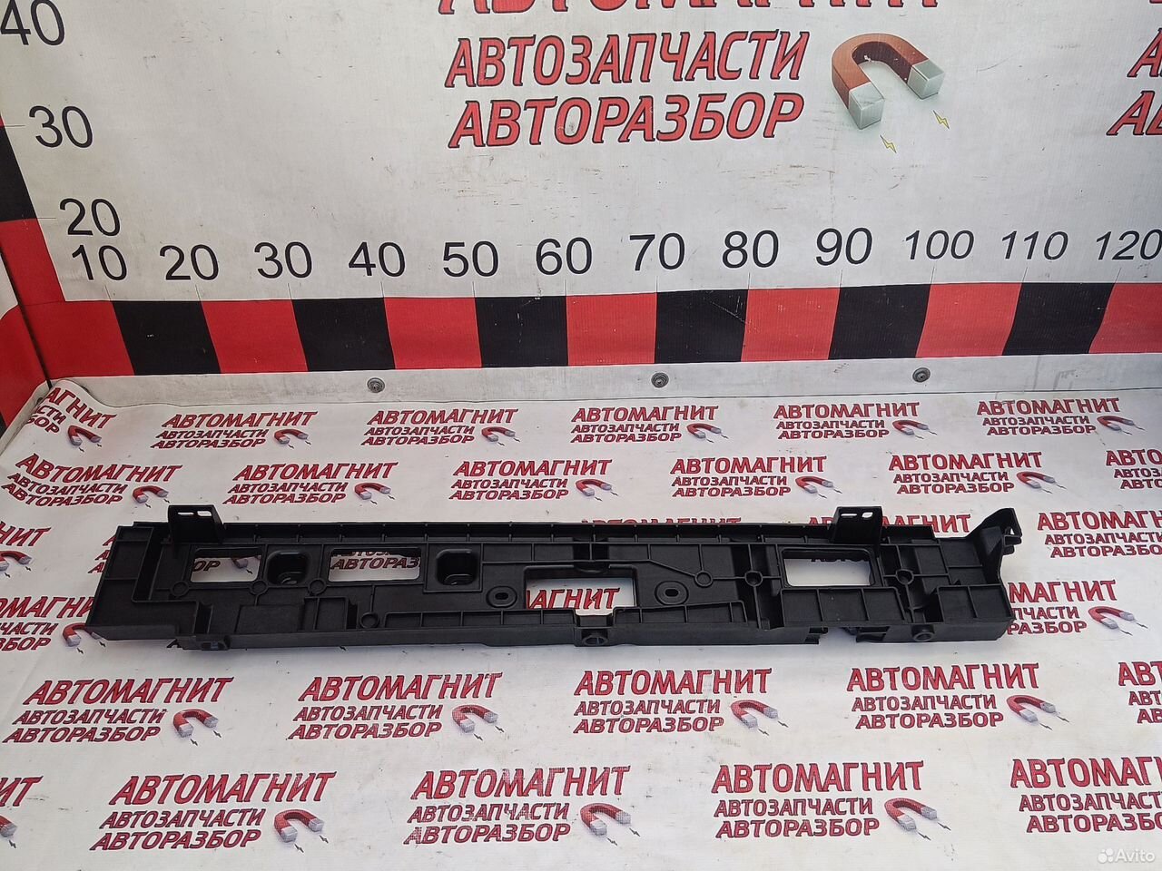 Кронштейн пола багажника правый Voyah Free