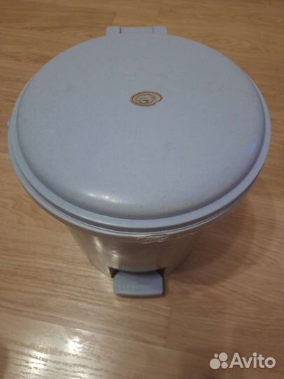 Мусорное ведро с педалью