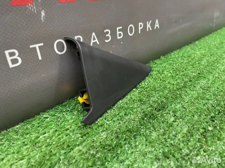 Накладка двери треугольник задняя правая Kia Ceed