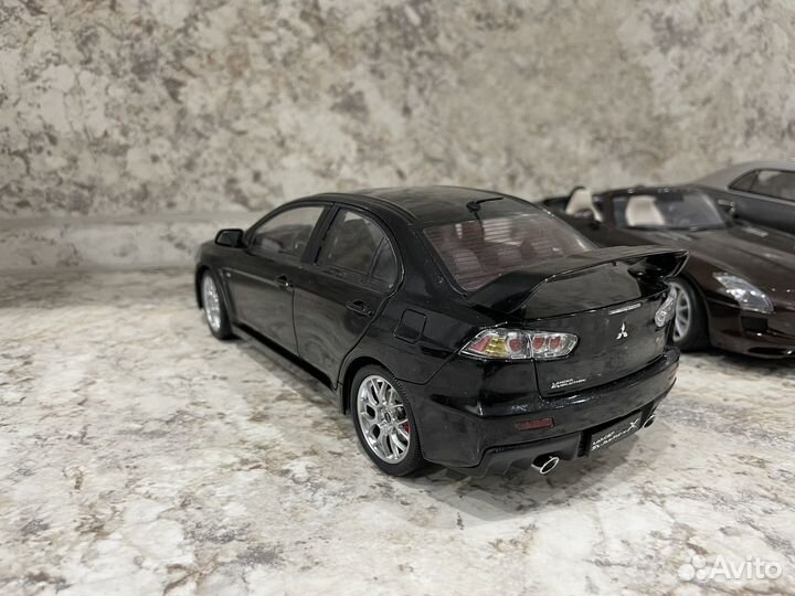 Mitsubishi Lancer Evolution X 1:18
