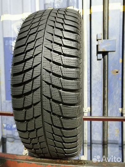 Bridgestone Blizzak LM-001 215/60 R16