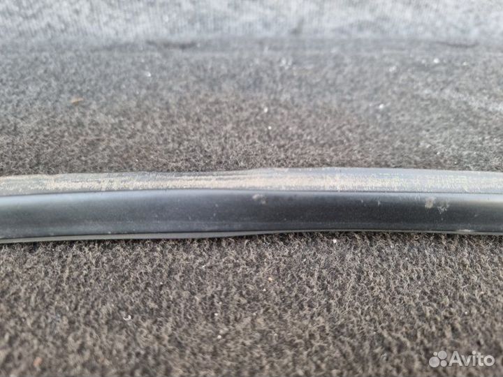 Бархотка передняя правая Bmw 3 E90 3.0 N52B30 2010