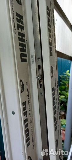 Пластиковая дверь б/у