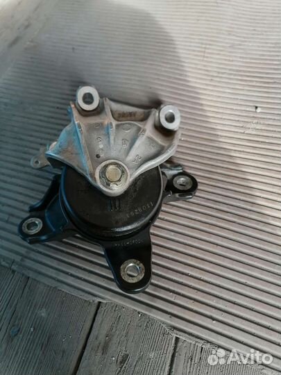 Подушка двигателя