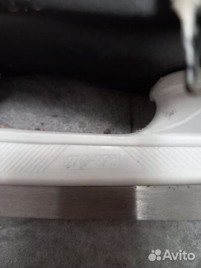 Коньки хоккейные