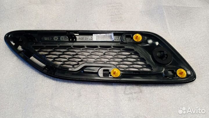 Решетка в капот Land Rover правая