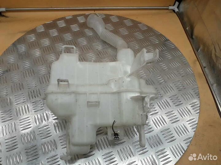 Бачок омывателя лобового стекла Mazda Mazda3