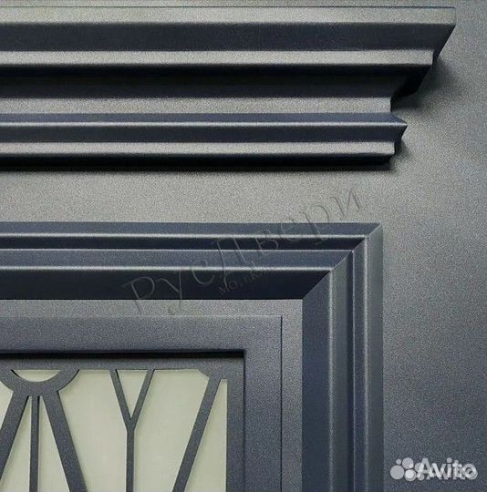 Утепленная входная дверь с багетами для дома