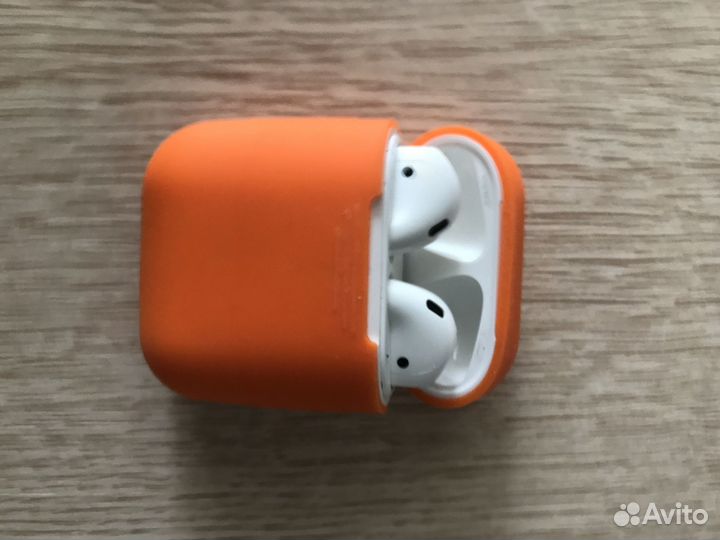 Наушники Apple AirPods, with Wireless ChargingCase
