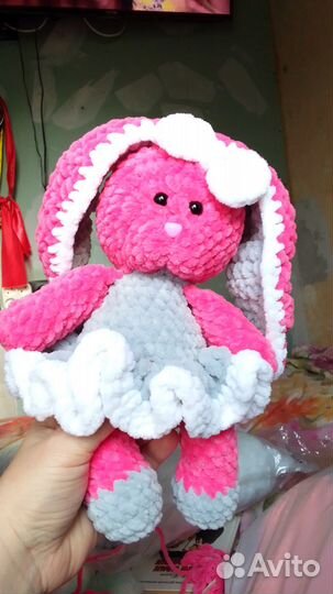 Вязаная игрушка зайчик