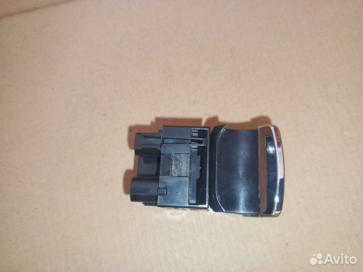 Кнопка ручника Mitsubishi Outlander 3