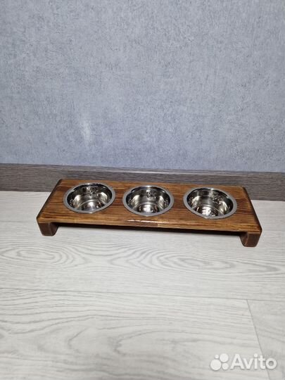 Подставка с мисками 