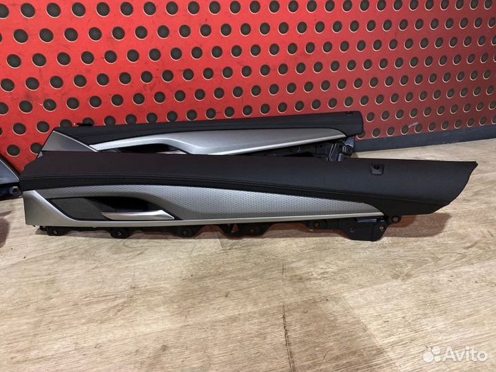 Обшивка двери (дверная карта) комплект Bmw 5 G30