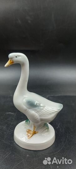 Фарфоровая статуэтка foreign гусь
