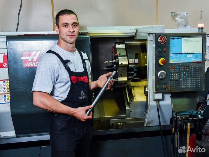 Токарь, Оператор токарного станка с чпу