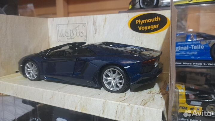 Lamborghini aventador roadster 1/24