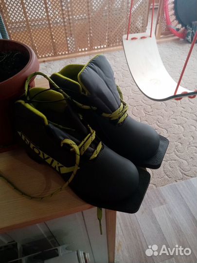 Лыжные ботинки