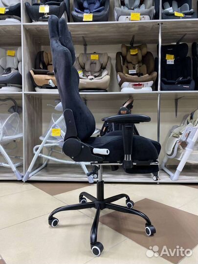 Очень крутое велюровое игровое кресло