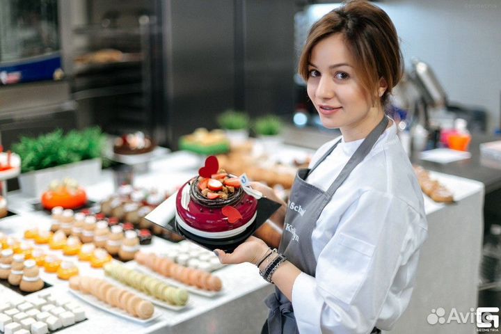 Продавец (неполный день) в магазин конфет