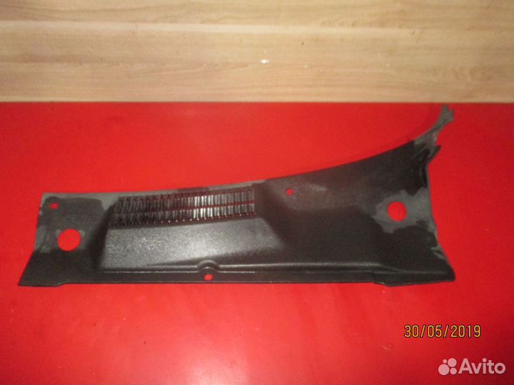 Решетка стеклоочистителей левая 96304672 Lanos