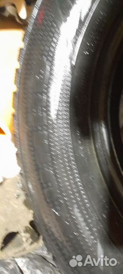 Kumho I'Zen Stud Snow KW11 215/70 R16