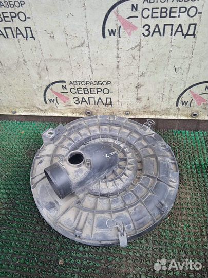 Toyota Hilux Корпус воздушного фильтра 2.5 деф уха