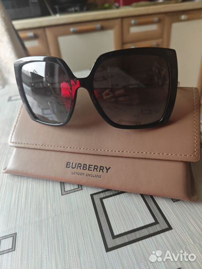 Солнцезащитные очки burberry