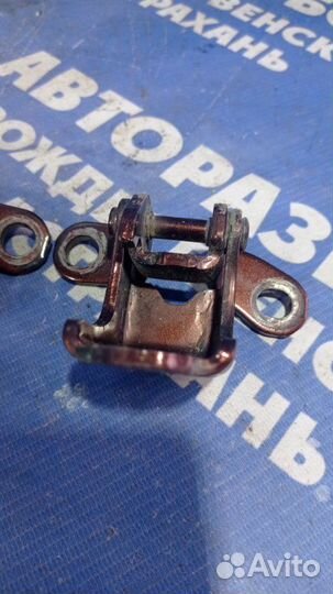 Петля двери Honda Fit хэтчбек 2012