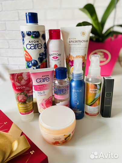 Набор косметики для ухода за лицом и телом