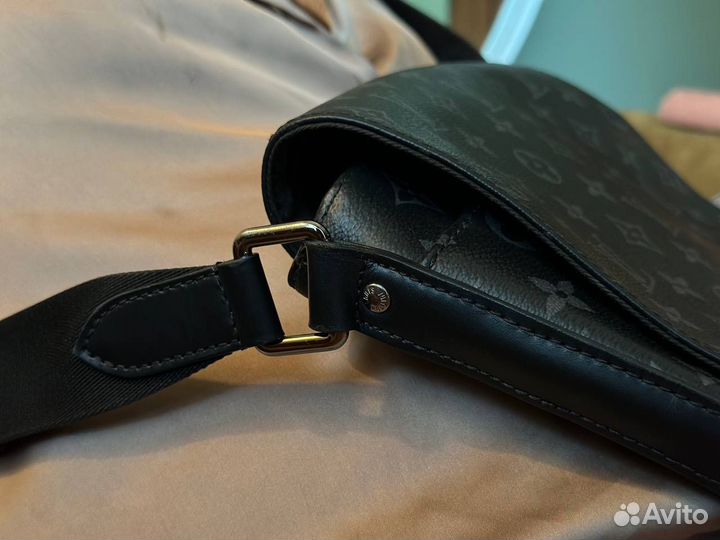 Louis Vuitton District Messenger Bag PM Black