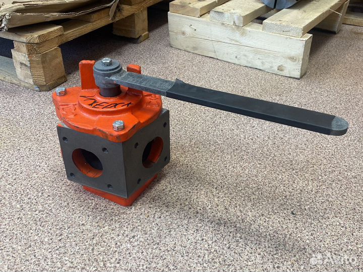 Кран четырехходовой анм-53Э-03.18.000 Z