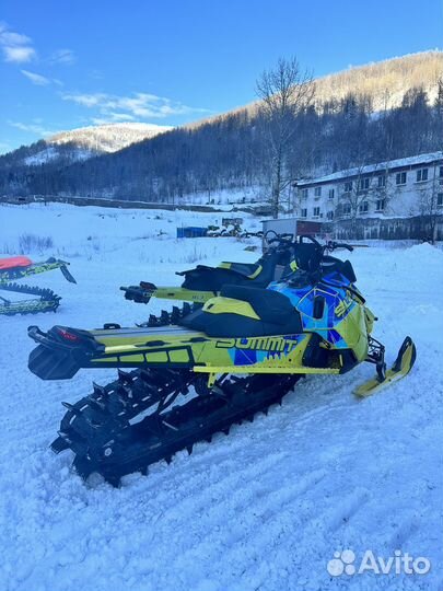 Снегоход BRP Ski-Dоо Summit X-Т3 154