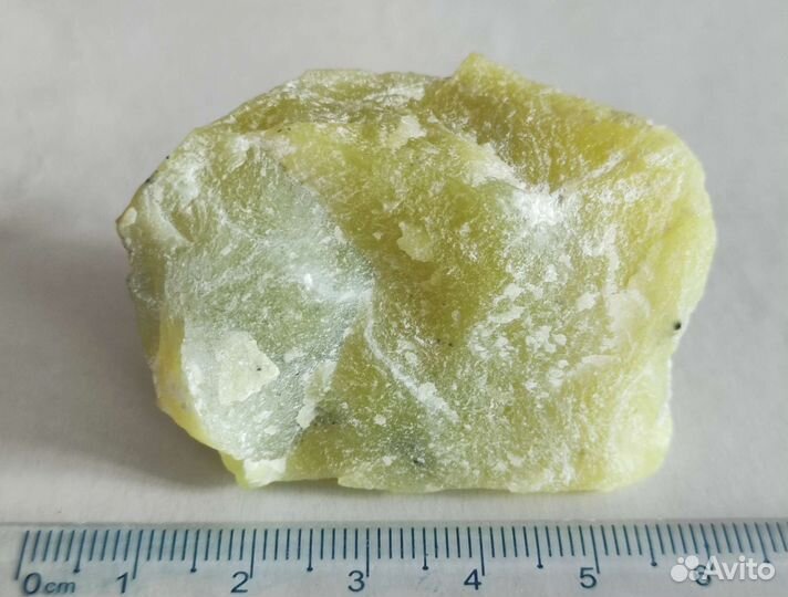 Бовенит натуральный камень