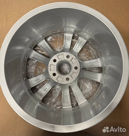 Диски литые Audi R17 8W0601025AG