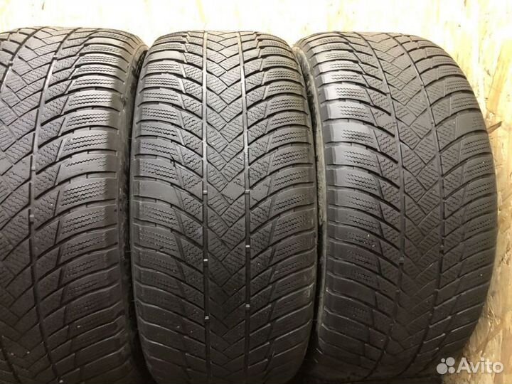 Bridgestone Blizzak LM-001 285/45 R21 113V