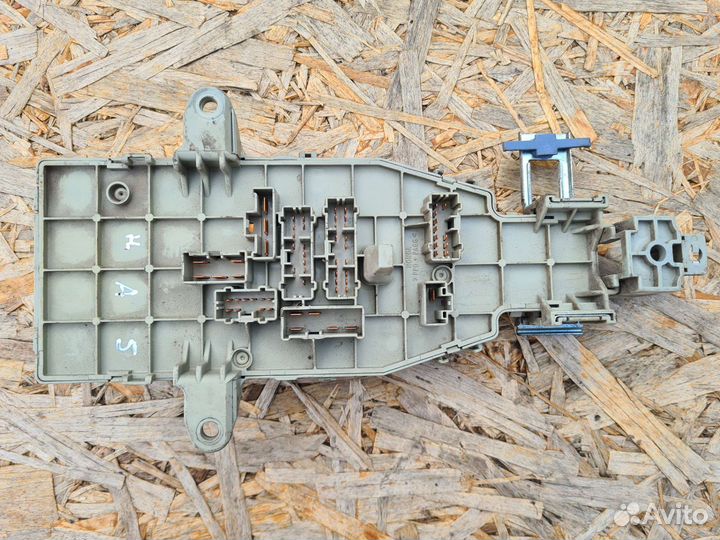 Блок предохранителей (салон) Honda Accord 5