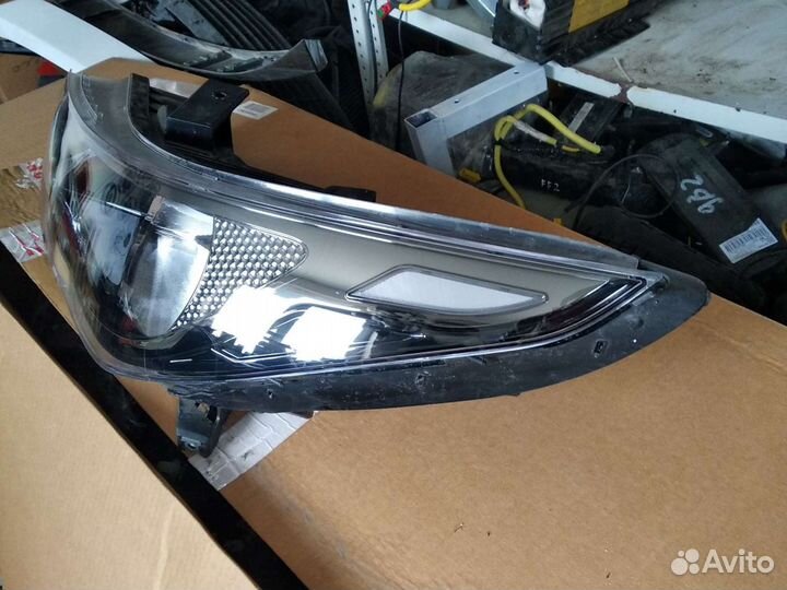 Фара левая Hyundai Solaris 2 рест